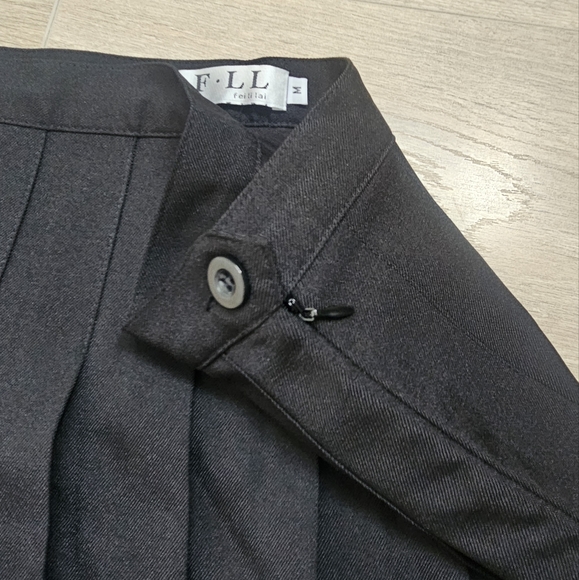 Pleated Mini Skirt - Picture 6 of 6